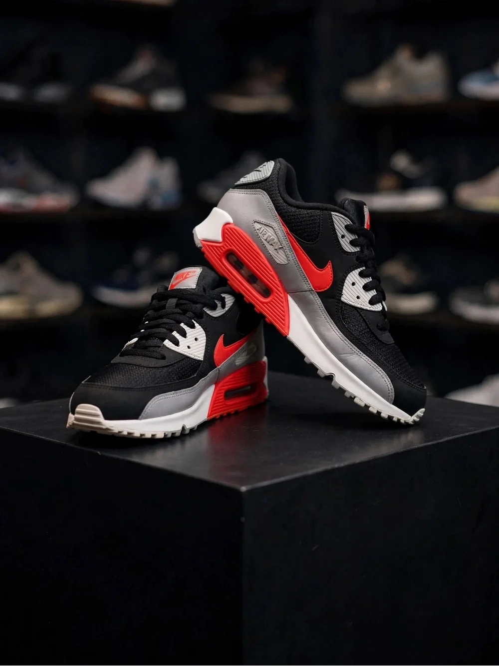 Nike Air Max 90 Essential 'Bright Crimson' (2018)
